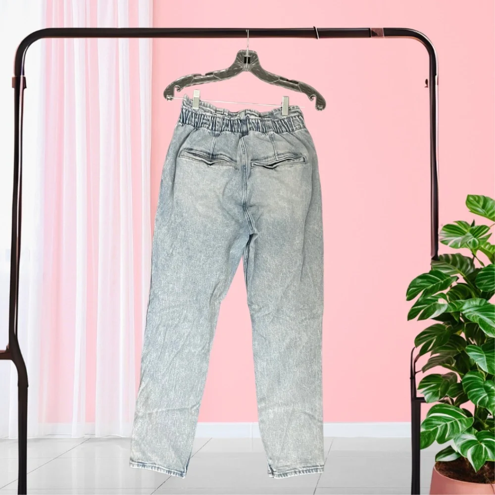 Hollister Ultra High-Rise Mom Jeans‎ - Size Small - Picture 2 of 3